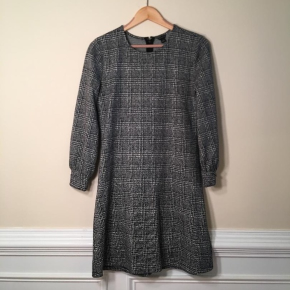 Ann Taylor Dresses & Skirts - Ann Taylor Size Medium Dress Machine Washable